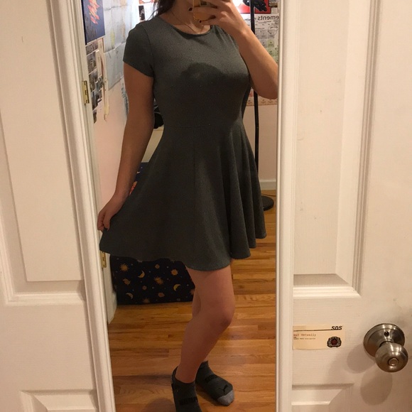 Dress - Picture 3 of 4